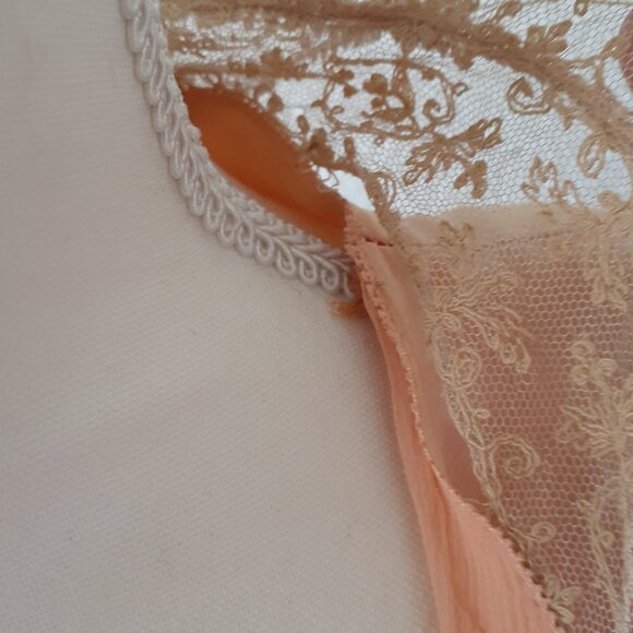 1940's Silk Dressing Gown - Picture 15 of 16